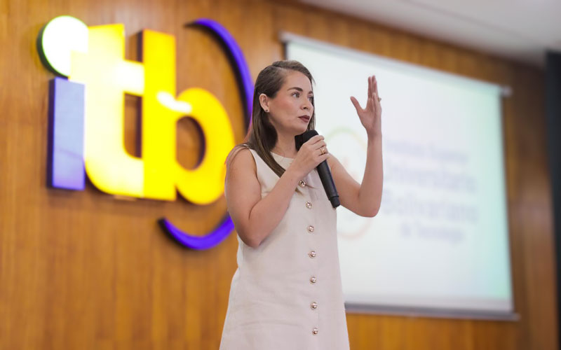 Descubre los mejores momentos de la jornada de postulación asistida a la Beca Futuro Femenino que realizó el ITB a más de 400 mujeres.