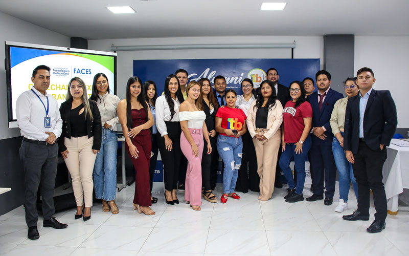 Estudiantes de Administración rinden con éxito, examen complexivo