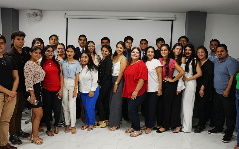 +30 futuros tecnólogos en Administración superaron un gran reto