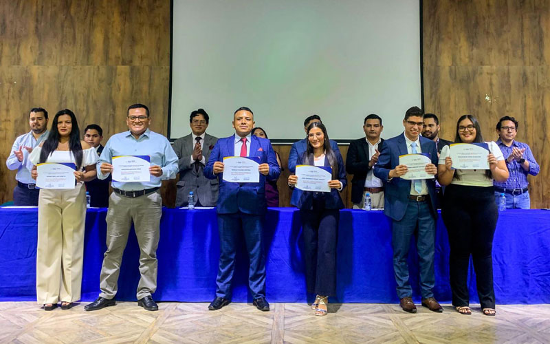 El ITB realizó el evento Reconocimiento al Mérito Académico, en el que se distinguió a 105 estudiantes por sus excelentes promedios.
