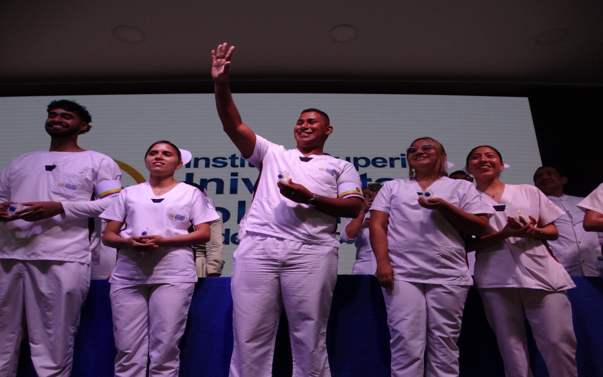 Ceremonia de la Luz: un hito en la formación de futuros enfermeros del ITB 