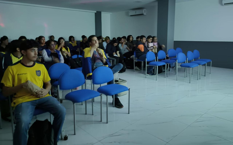 La Facultad de Ciencias Empresariales y Sistemas (FACES) promueve conciencia ambiental con Cine Foro Luz, Cámara y Reflexión
