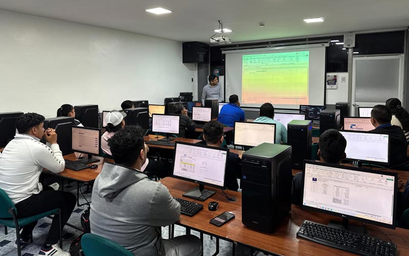 Formarse con herramientas reales marca la diferencia Nuestros estudiantes de Administración