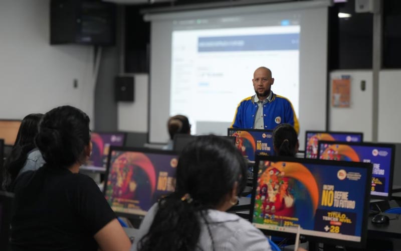 ITB fortalece las habilidades digitales de sus estudiantes con taller de Excel 