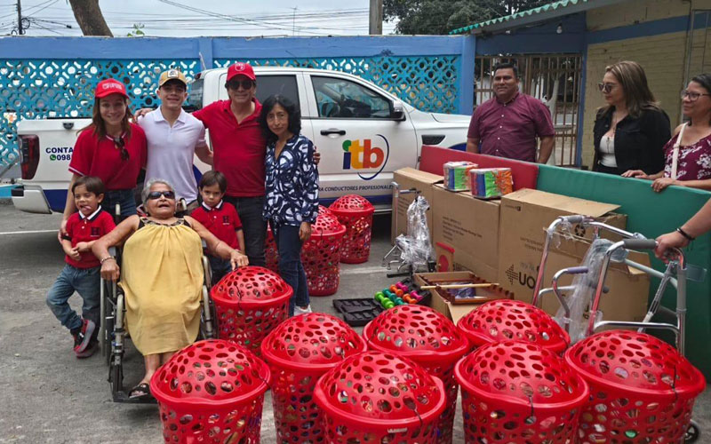 ITB y UBE fortalecen la vinculación social con entrega de canastas navideñas en CERIDITE